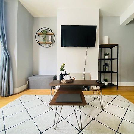 Medway Getaway - 3 Bed Home With Luxury Bathroom ชาแธม ภายนอก รูปภาพ