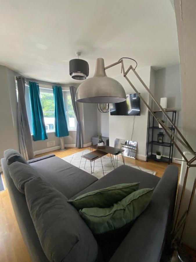 Medway Getaway - 3 Bed Home With Luxury Bathroom ชาแธม ภายนอก รูปภาพ