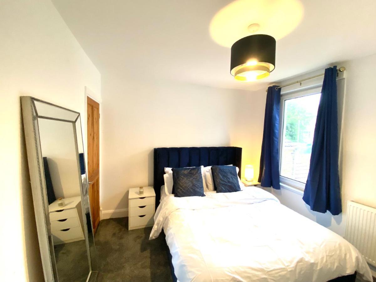 Medway Getaway - 3 Bed Home With Luxury Bathroom ชาแธม ภายนอก รูปภาพ