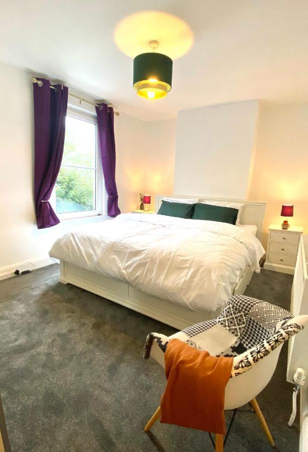 Medway Getaway - 3 Bed Home With Luxury Bathroom ชาแธม ภายนอก รูปภาพ