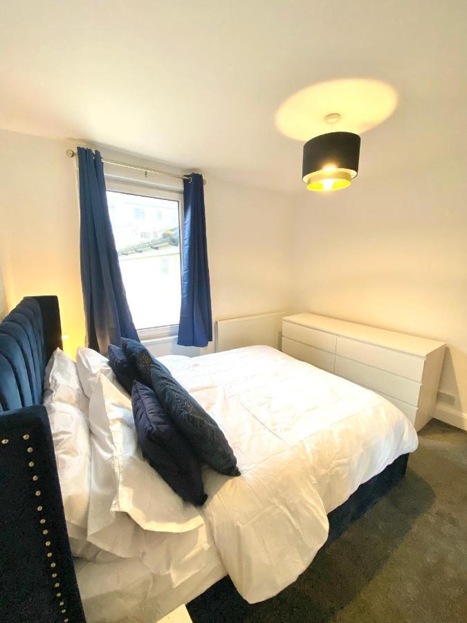 Medway Getaway - 3 Bed Home With Luxury Bathroom ชาแธม ภายนอก รูปภาพ