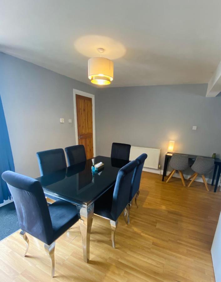 Medway Getaway - 3 Bed Home With Luxury Bathroom ชาแธม ภายนอก รูปภาพ